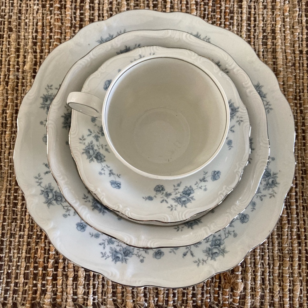 Vintage Johann Havilland Blue Garland 5 Piece Place Setting - Picture 3 of 11